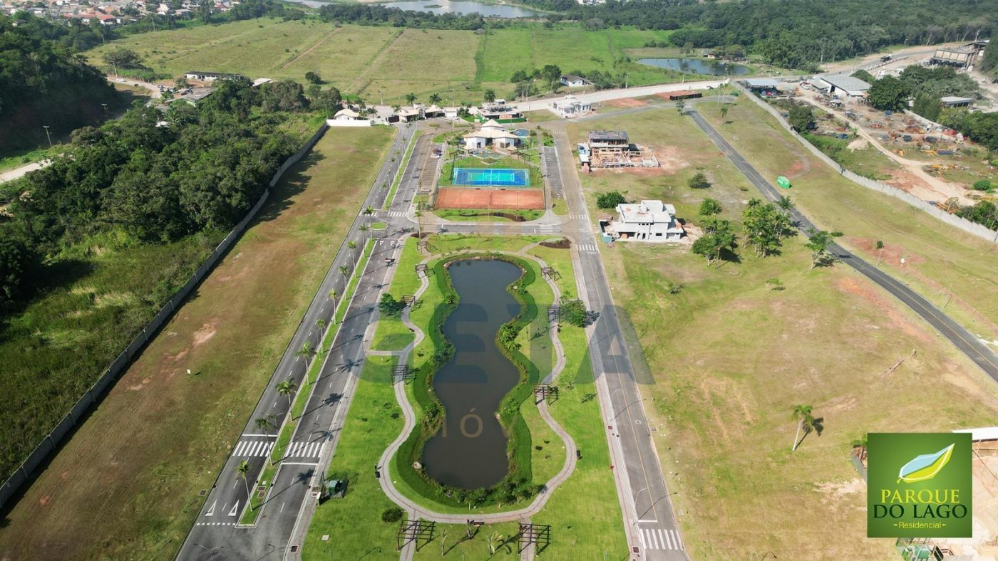 Terreno à Venda em Camboriú, Centro - Condomínio Parque do Lago