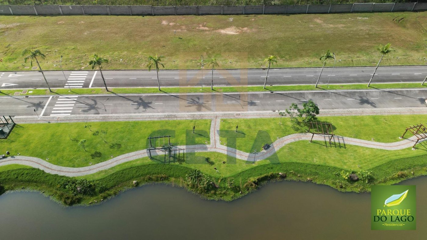 Terreno à Venda em Camboriú, Centro - Condomínio Parque do Lago