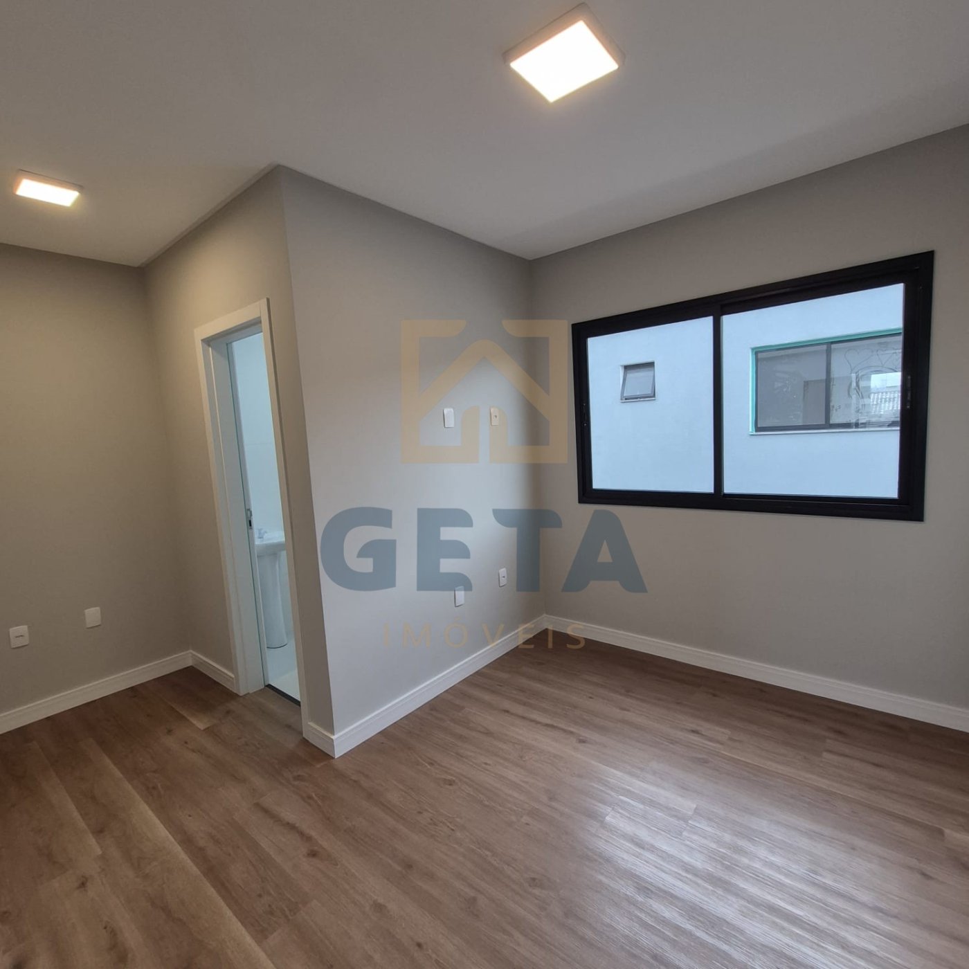 🏡✨ SOBRADOS DE ALTO PADRÃO NO BAIRRO SANTA REGINA — CAMBORIÚ