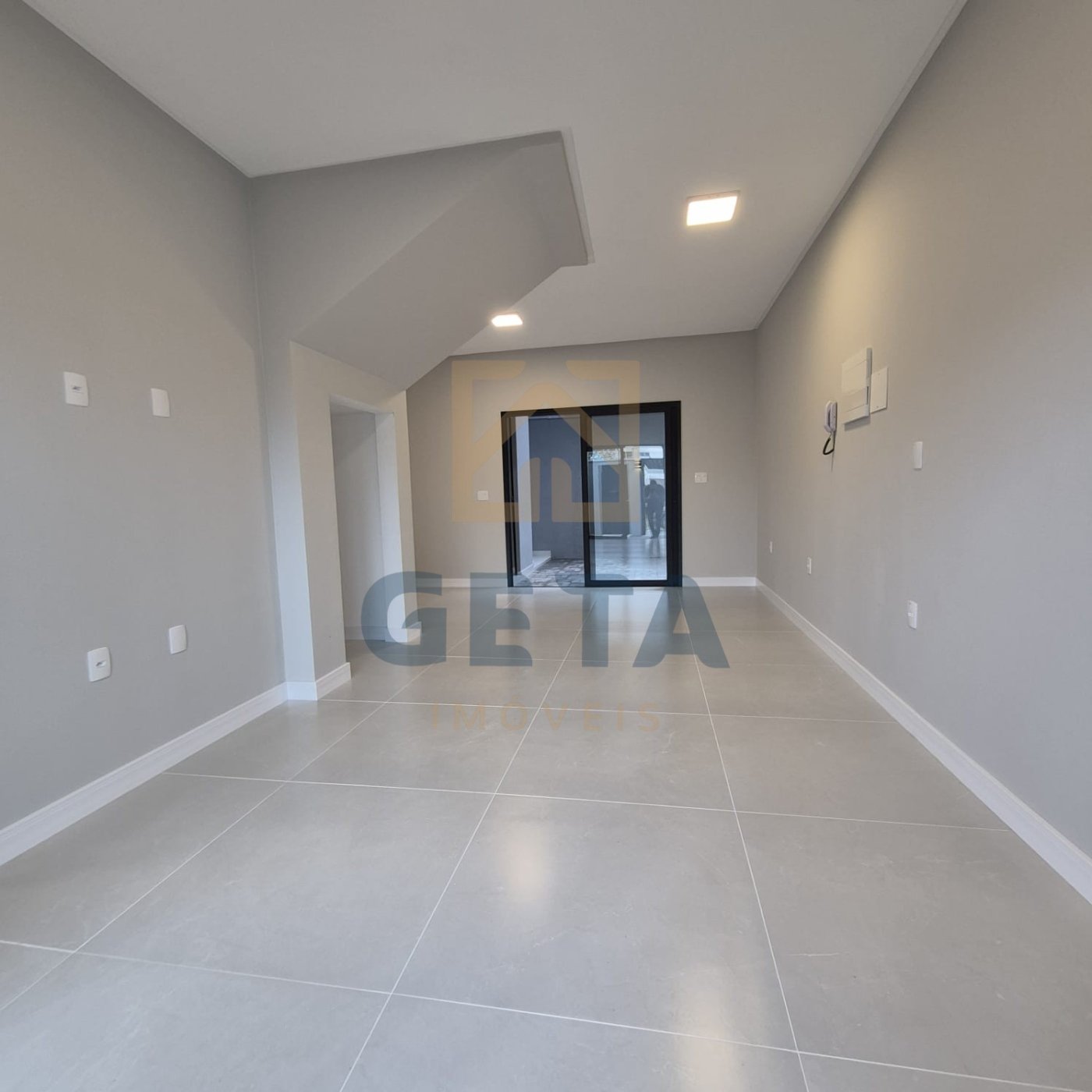 🏡✨ SOBRADOS DE ALTO PADRÃO NO BAIRRO SANTA REGINA — CAMBORIÚ