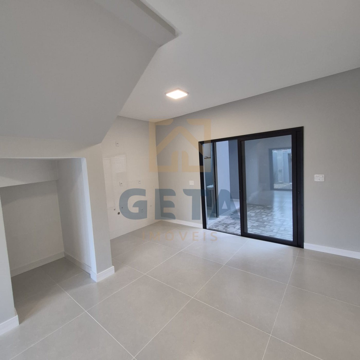 🏡✨ SOBRADOS DE ALTO PADRÃO NO BAIRRO SANTA REGINA — CAMBORIÚ