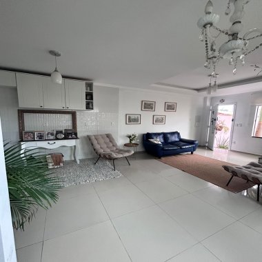  Sobrado Exclusivo à Venda em Camboriú – Pronto para Morar! 