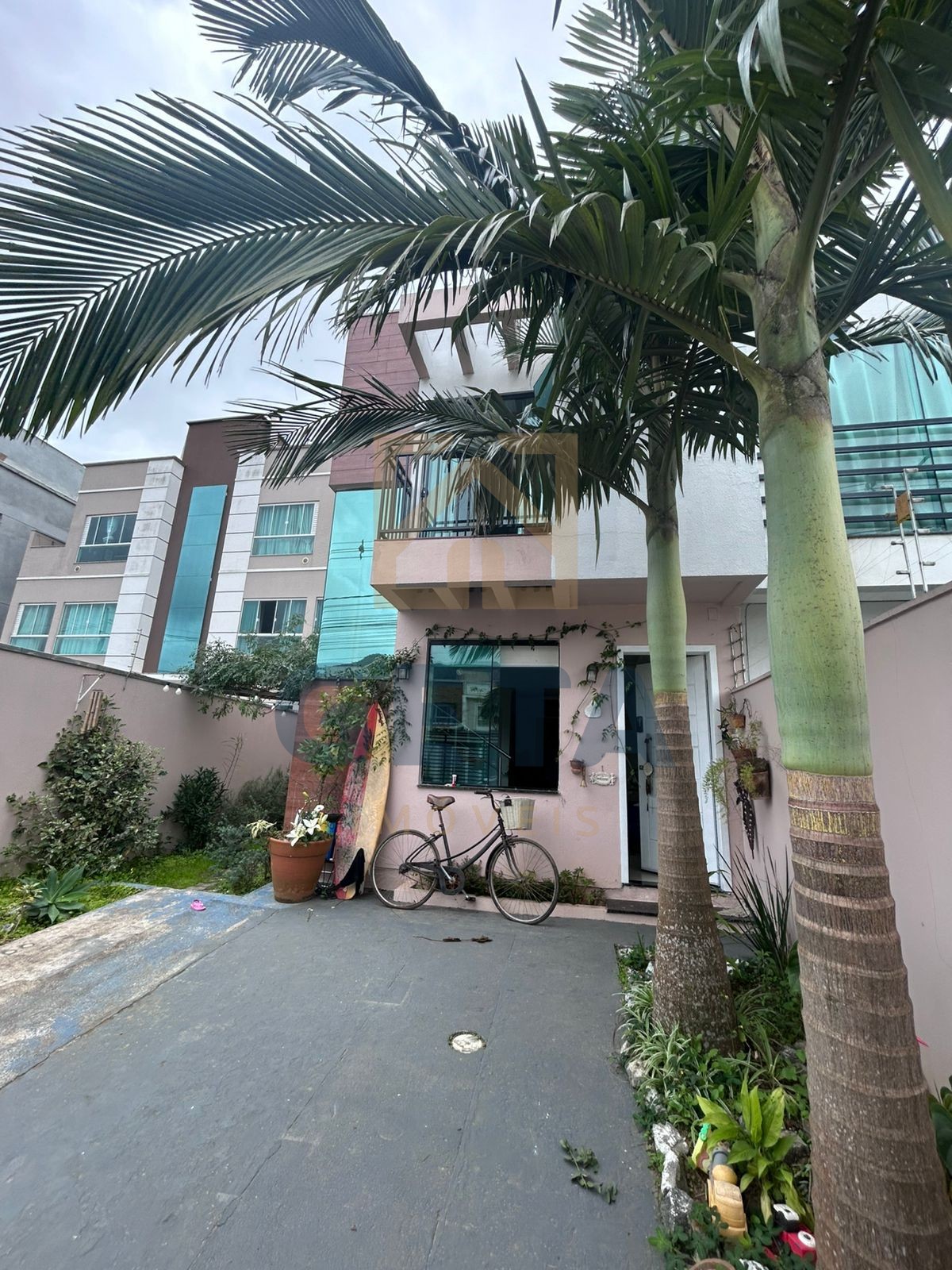  Sobrado Exclusivo à Venda em Camboriú – Pronto para Morar! 