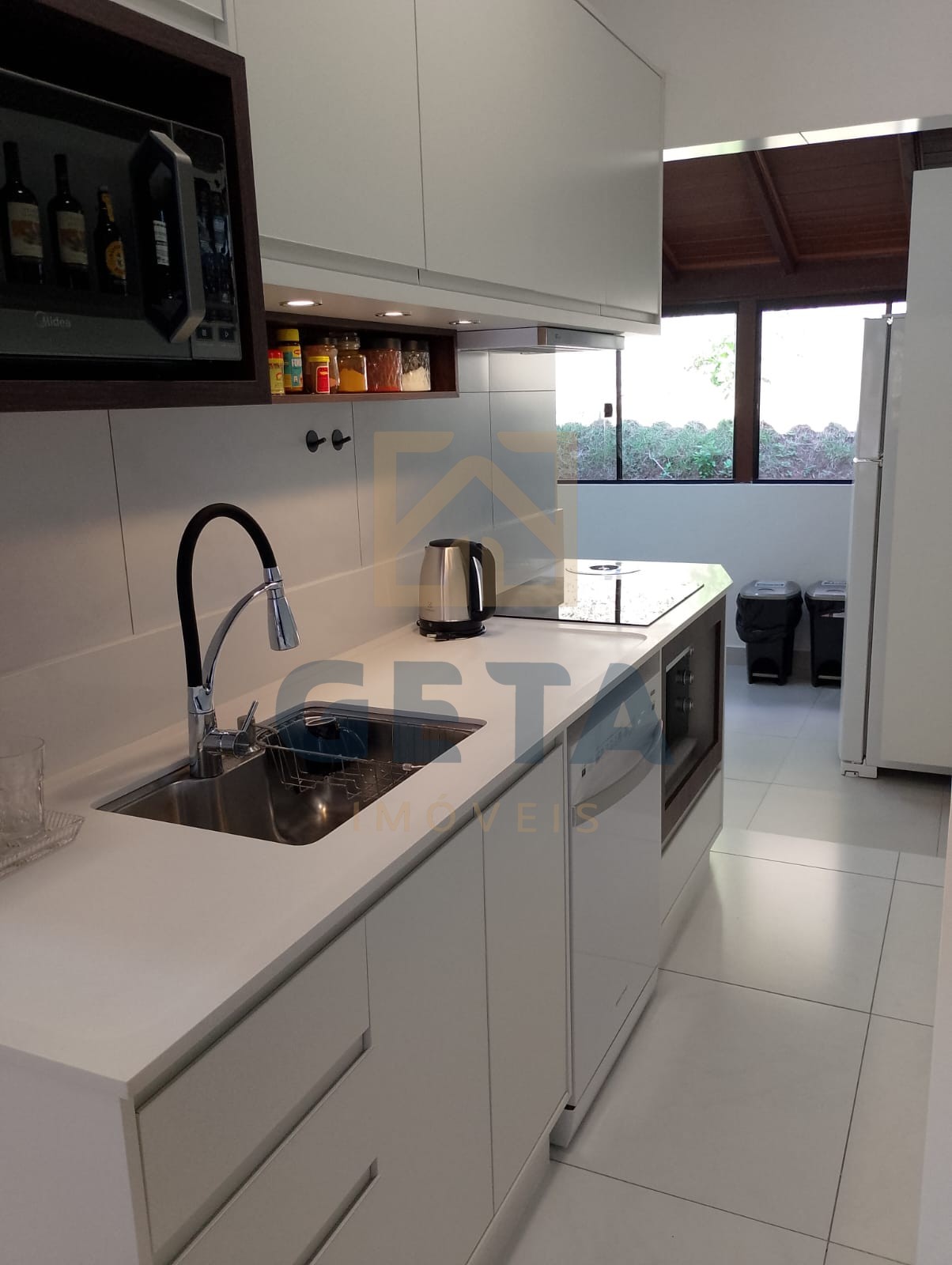 Casa finamente mobiliada à venda no Colina do Cedro