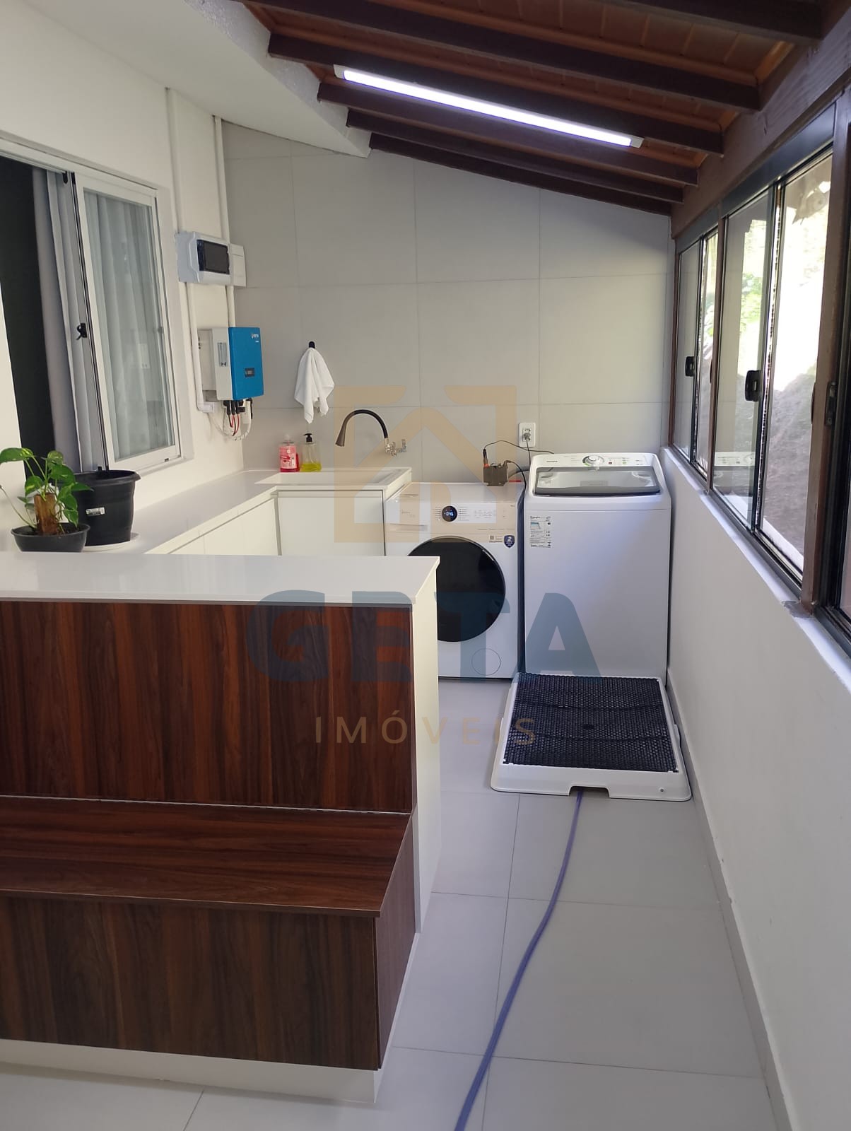 Casa finamente mobiliada à venda no Colina do Cedro