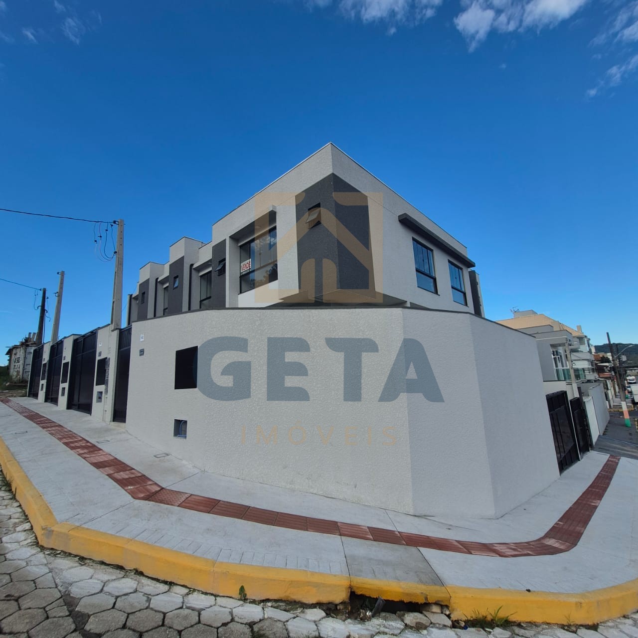 Sobrado com piscina e excelente espaço externo — oportunidade imperdível