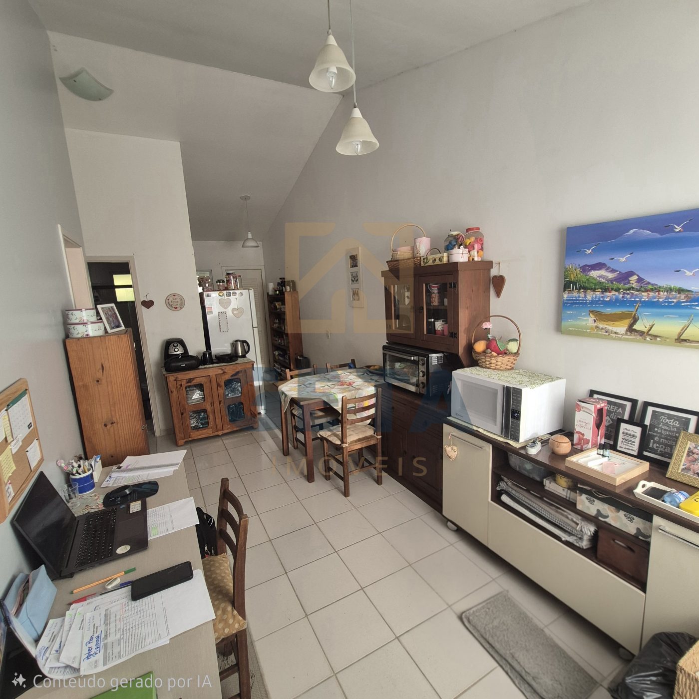 Casa de 2 quartos e 2 vagas de garagem em condomínio completo 