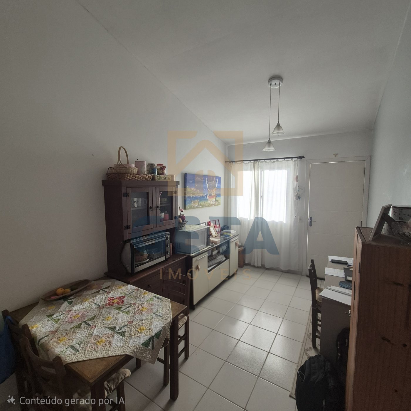 Casa de 2 quartos e 2 vagas de garagem em condomínio completo 