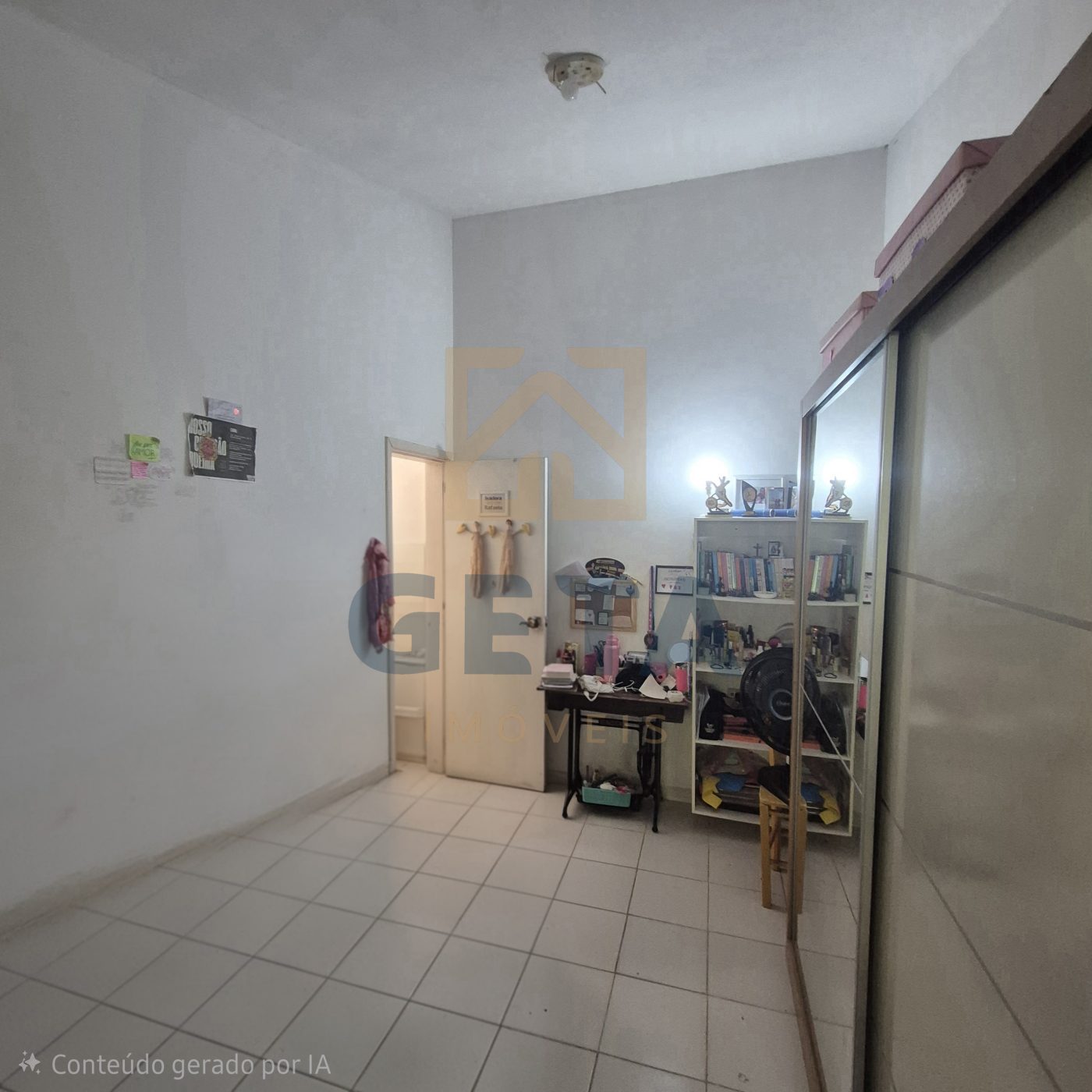 Casa de 2 quartos e 2 vagas de garagem em condomínio completo 