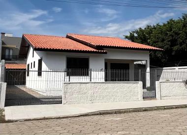 Casa 3 quartos para Venda no bairro Perequê em Porto Belo