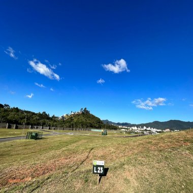 Terreno à Venda em Camboriú, Centro - Condomínio Parque do Lago