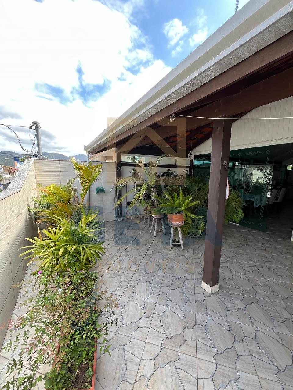 Casa com Salas Comerciais para Renda no Centro de Camboriú