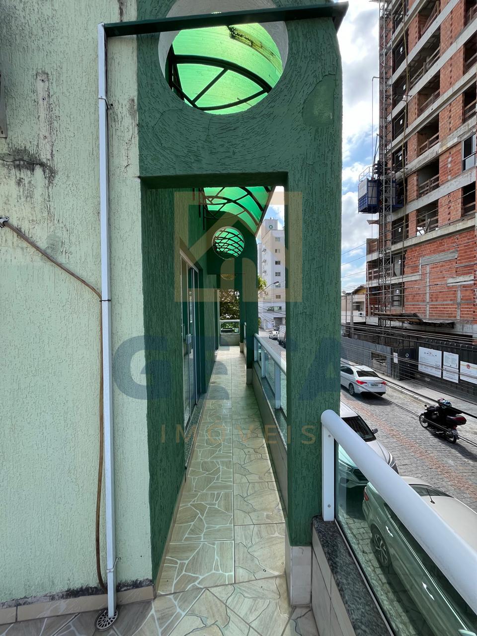 Casa com Salas Comerciais para Renda no Centro de Camboriú