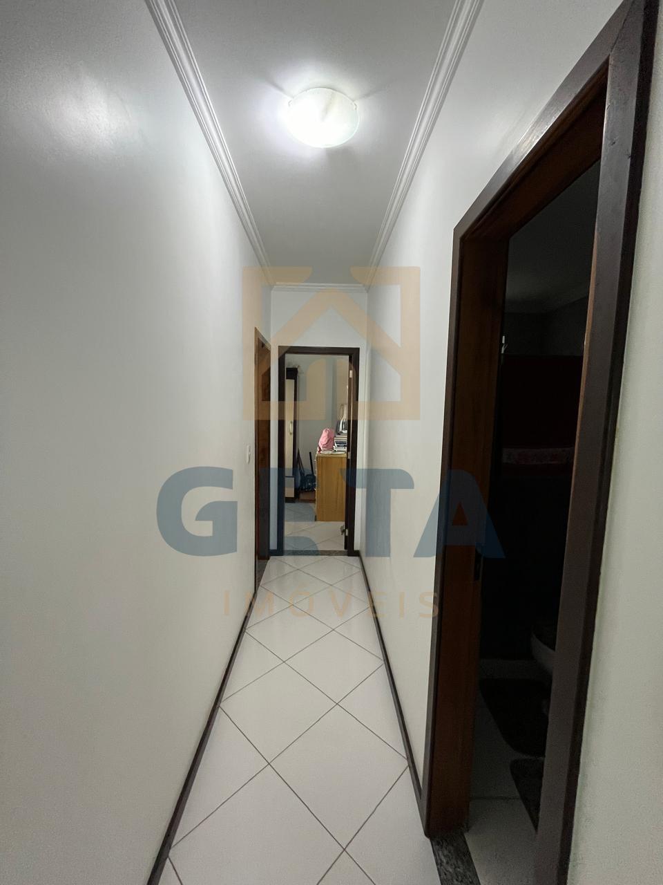 Casa com Salas Comerciais para Renda no Centro de Camboriú