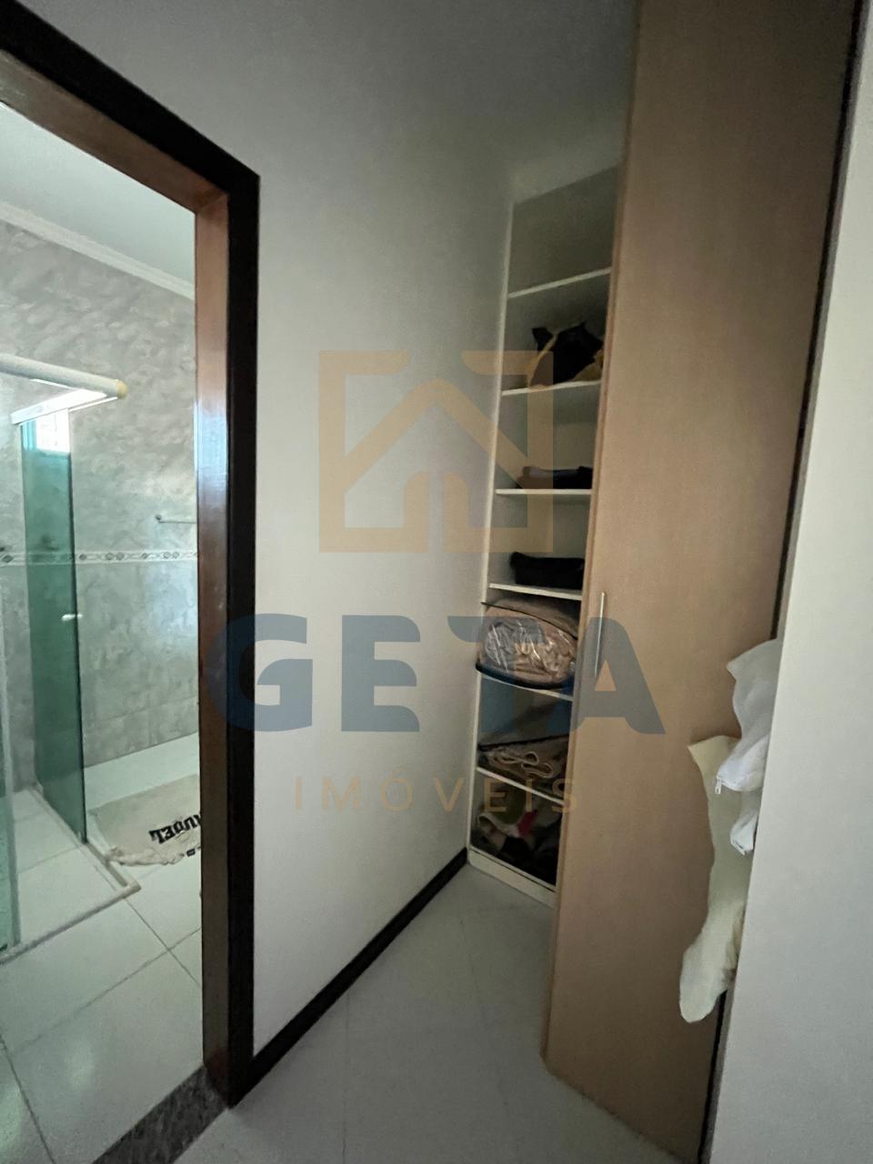Casa com Salas Comerciais para Renda no Centro de Camboriú