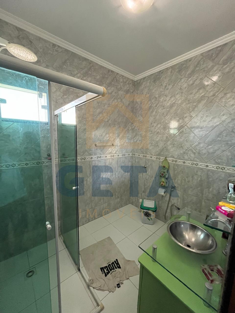 Casa com Salas Comerciais para Renda no Centro de Camboriú