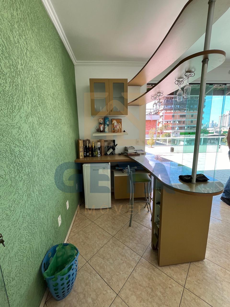 Casa com Salas Comerciais para Renda no Centro de Camboriú