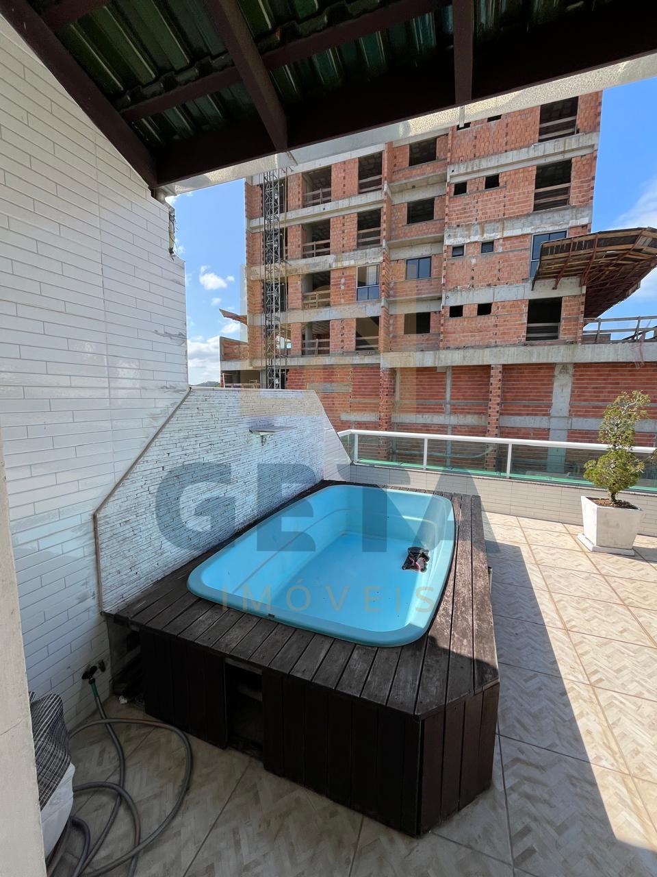 Casa com Salas Comerciais para Renda no Centro de Camboriú