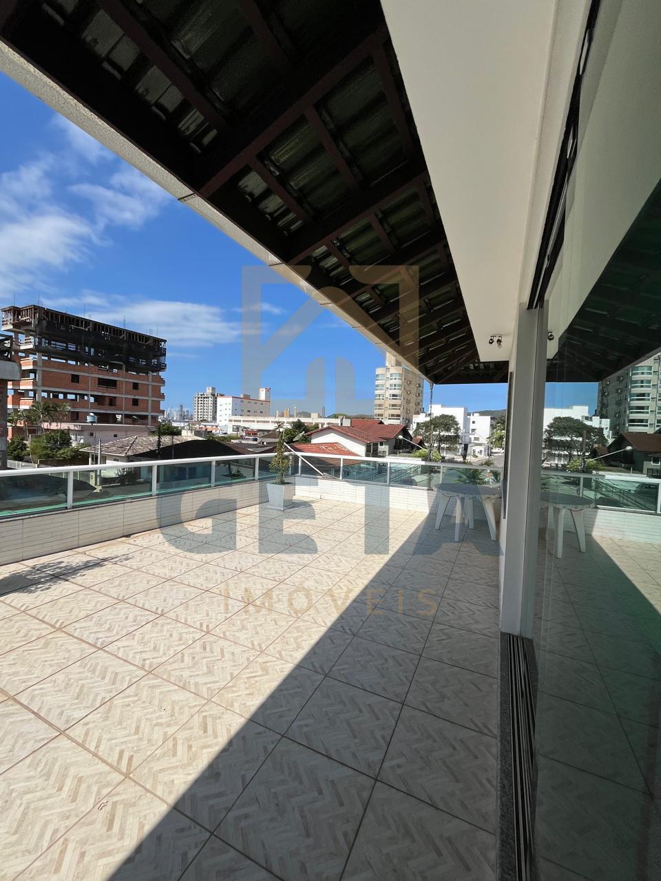 Casa com Salas Comerciais para Renda no Centro de Camboriú